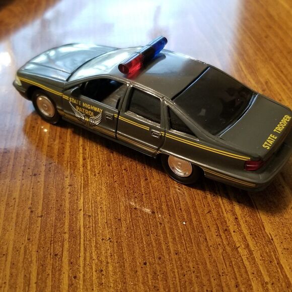 Ohio State Highway Patrol Road Champs die cast police car 1:43 scale - Picture 4 of 6